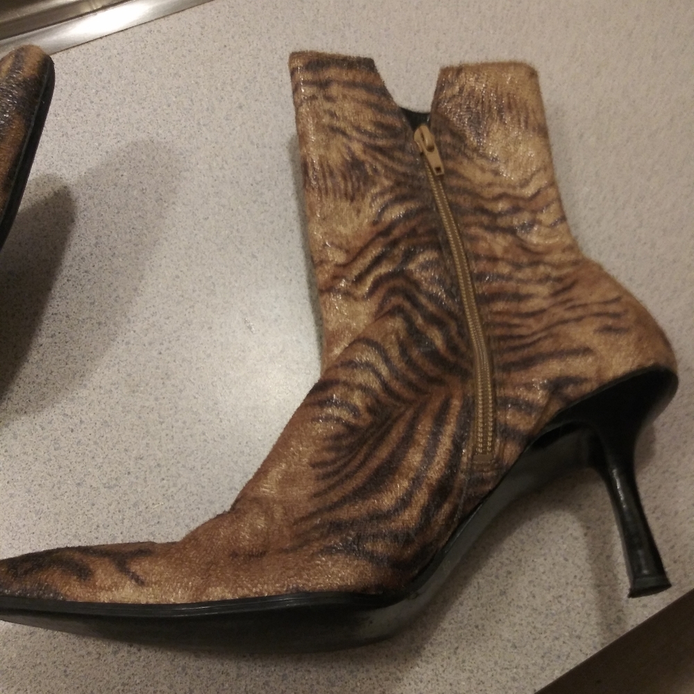 Ankle tiger print faux boots